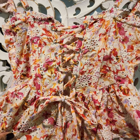 ASTR THE LABEL BAYLIN FLORAL PEPLUM TOP WOMENS SIZE XSMALL - Picture 4 of 16